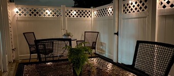 L👀K!  2 BR/2.5 bath Condo Near Lake & Airport