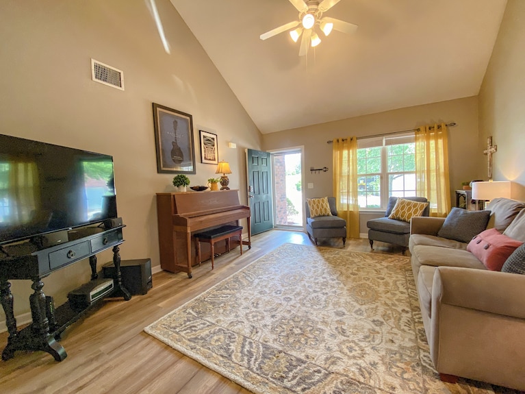 Lk! 2 Br/2.5 Bath Condo Near Lake & Airport - Mt. Juliet, TN