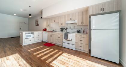 ✦Spacious Condo✦King Bed✦Close to DT✔UGD Parking