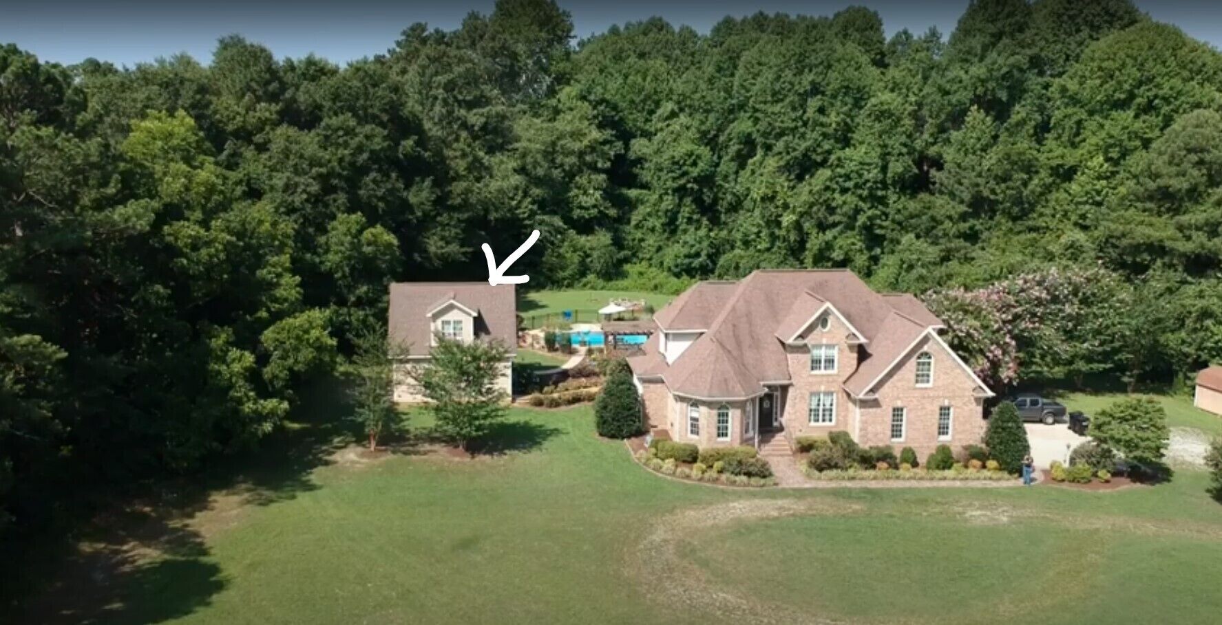 Guesthouse on private 16 acre country estate.