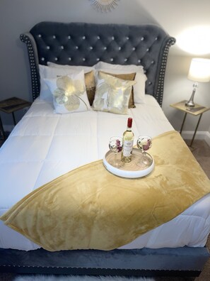 1 habitación, tabla de planchar con plancha, wifi gratis y ropa de cama