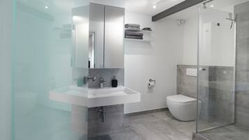 Cabin | Bathroom