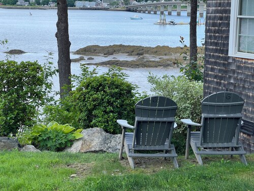Spectacular Waterfront Cottage: Charming Getaway on The Sheepscot River