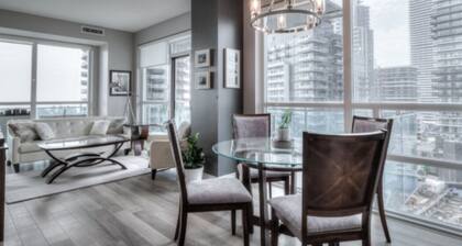 Luxury Waterfront 2 Bedroom 2 Bath - Resort Setting Centrally Located - Sleeps 4