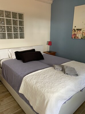 3 bedrooms, free WiFi, bed sheets, wheelchair access