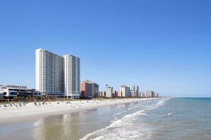 On the beach - Luxury Oceanfront Resort (Myrtle Beach)