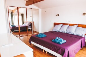 2 bedrooms, desk, iron/ironing board, free WiFi