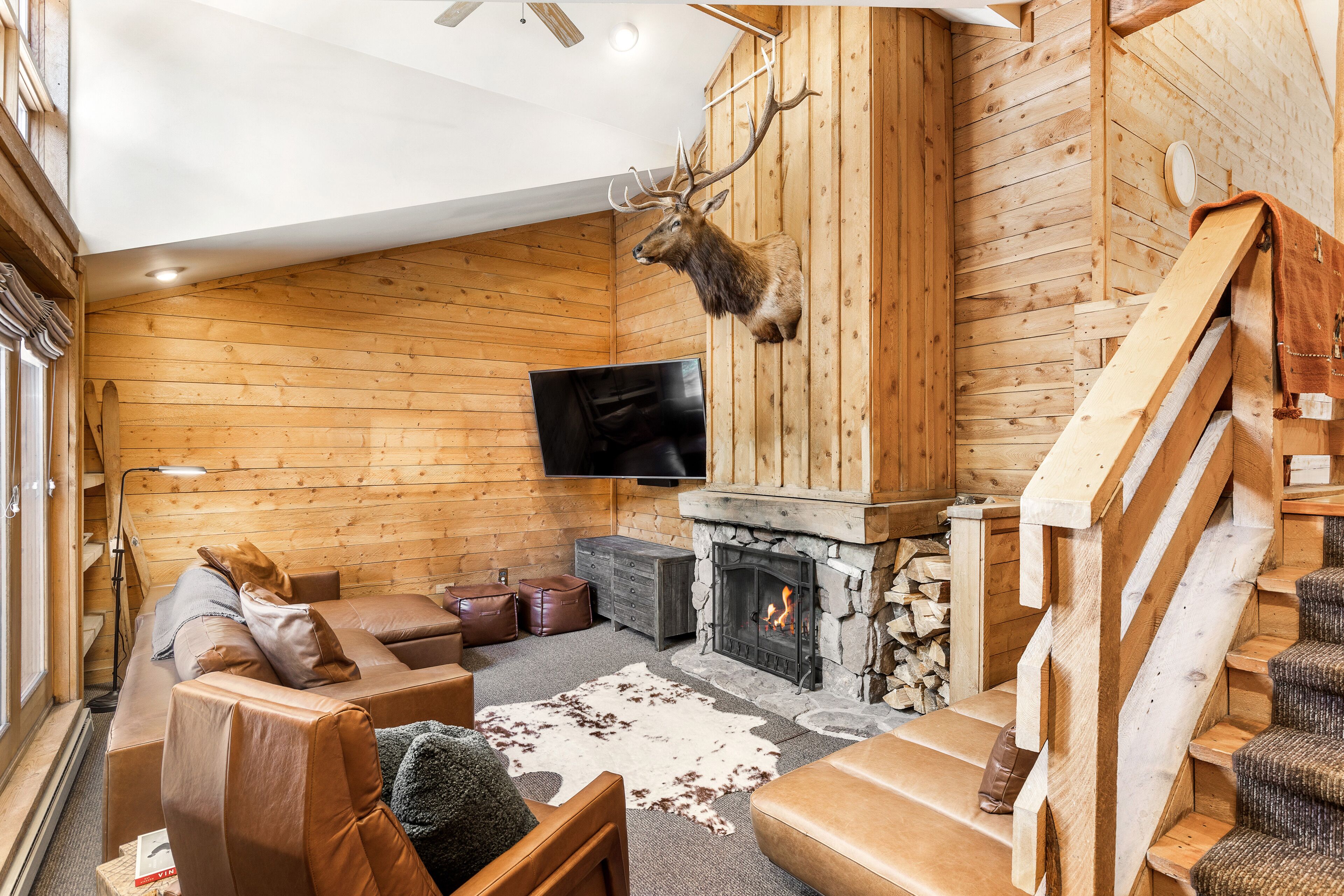 Mandan Upper, Hot Tub, 1 bedroom Cottage, Wood Burning Fireplace, 4 min walk to Resort