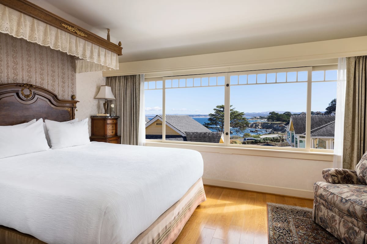 Superior Suite, Ocean View | Hypo-allergenic bedding, free WiFi, bed sheets