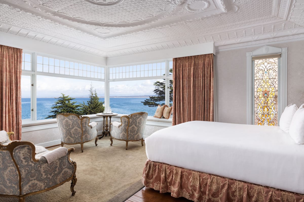 Superior Room, 1 King Bed, Ocean View | Hypo-allergenic bedding, free WiFi, bed sheets