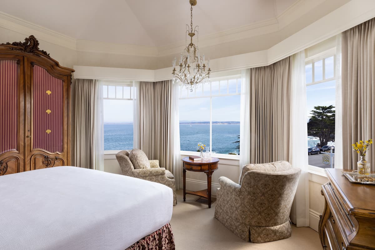Deluxe Room, 1 King Bed, Ocean View | Beach/ocean view