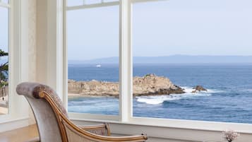 Deluxe Room, 1 Queen Bed, Sea View | Hypo-allergenic bedding, free WiFi, bed sheets
