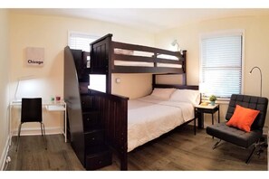 4 Schlafzimmer, Schreibtisch, Bügeleisen/Bügelbrett, kostenloses WLAN