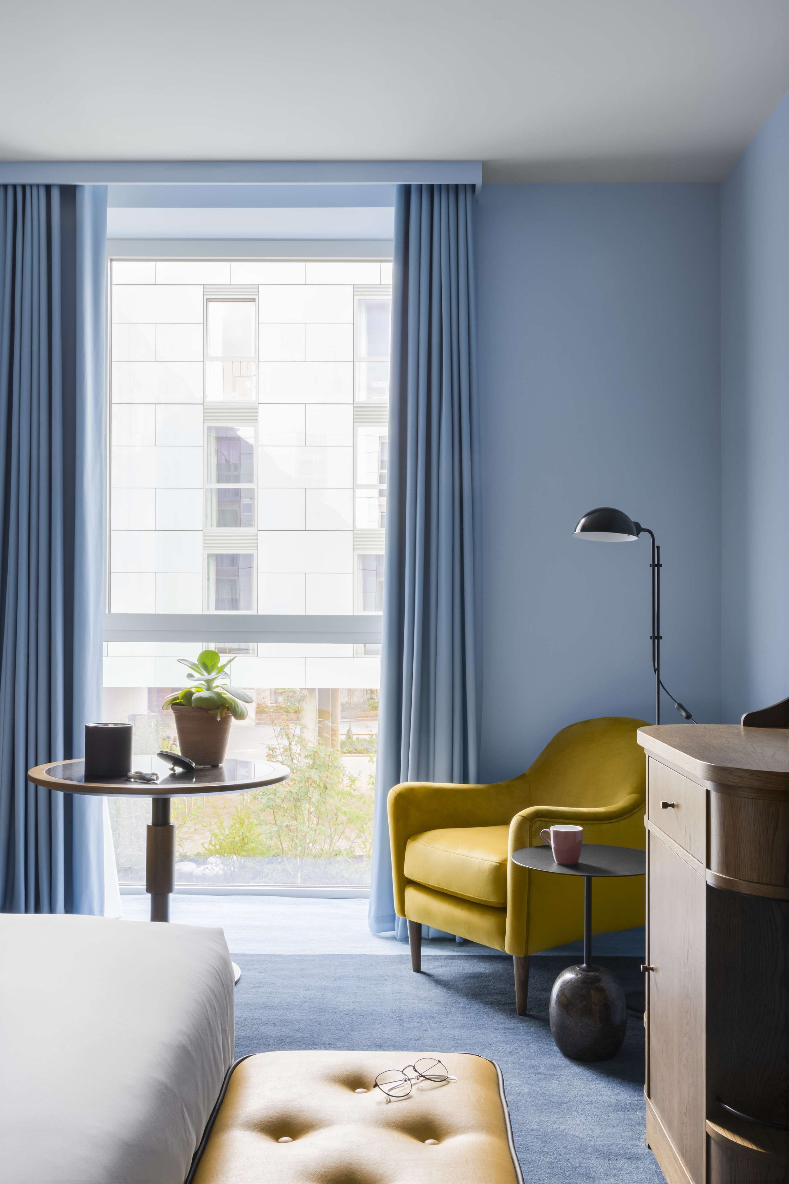 room, 1 king bed, courtyard view | in-room safe, desk, blackout curtains, iron/ironing board