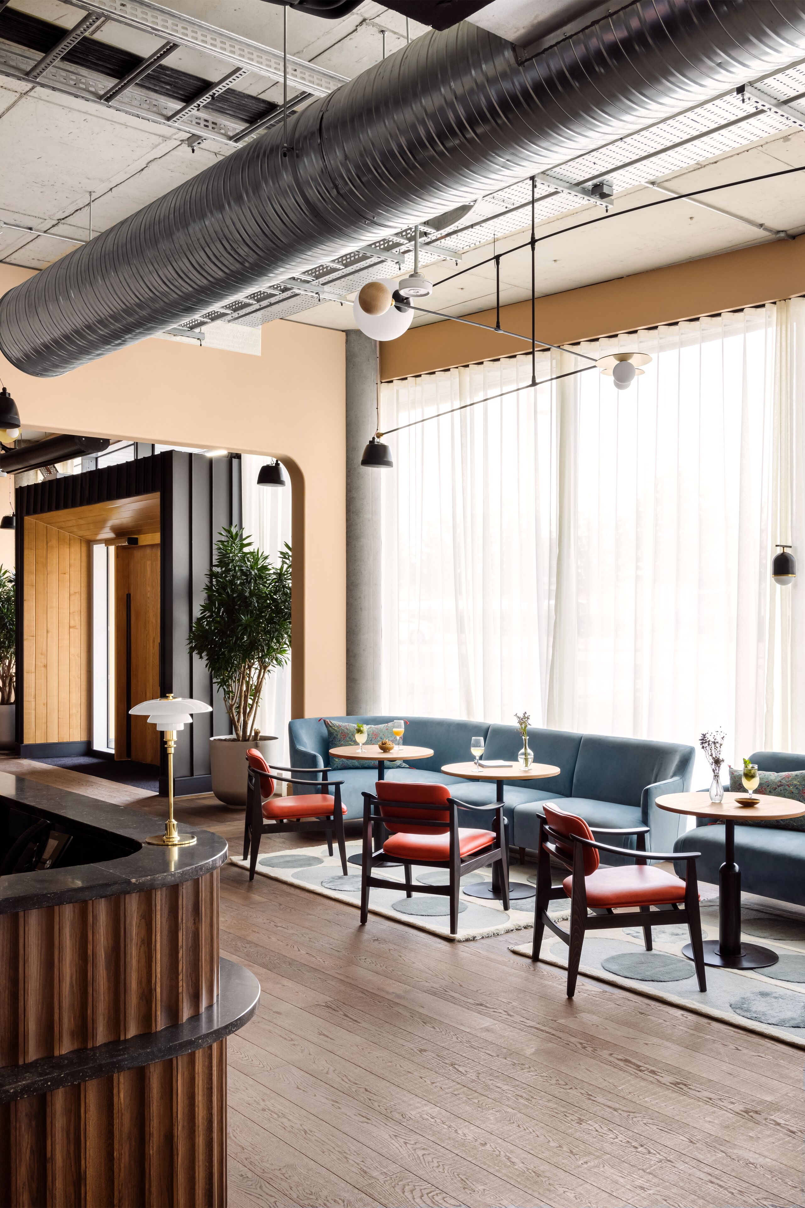 ฝ่ายต้อนรับ