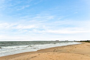 Am Strand, Liegestühle, Strandtücher