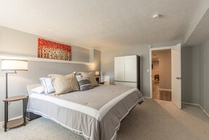 1 habitación, caja de seguridad en la habitación y escritorio 