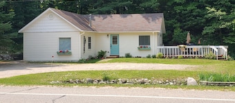 One mile from downtown Harbor Springs, close to golfing, beaches & bike trails
