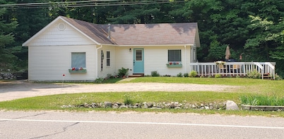 One mile from downtown Harbor Springs, close to golfing, beaches & bike trails