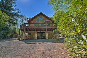 Exterior - Fire Pit & Hot Tub: Poconos Family Cabin! (Long Pond)