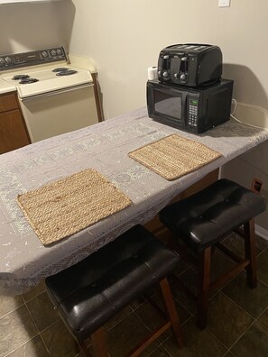 Micro-ondes, grille-pain