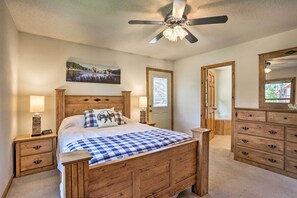 3 bedrooms, iron/ironing board, internet, bed sheets - Keystone Escape w/ Amazing Mt Rushmore View! (Keystone)