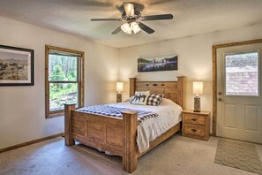 3 bedrooms, iron/ironing board, internet, bed sheets - Keystone Escape w/ Amazing Mt Rushmore View! (Keystone)
