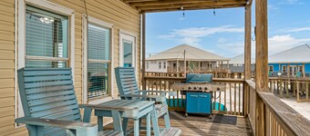10 Steps to the Gulf Beachfront, Dog-Friendly Home w/ 2 Decks, AC, WiFi & W/D