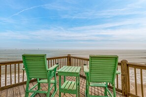 Property grounds - 10 Steps to the Gulf Beachfront, Dog-Friendly Home w/ 2 Decks, AC, WiFi & W/D (Dauphin Island)