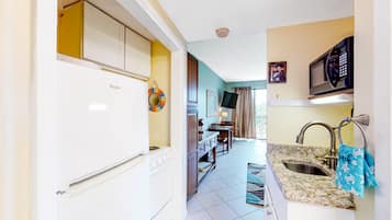Fridge, microwave, stovetop, coffee/tea maker