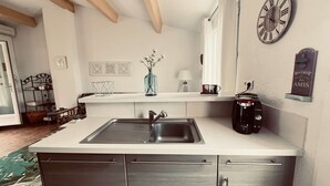 A kitchen with a sink, a Bosch coffee maker, and a clock on the wall. - Mazet for 6 people in a domain with pool and tennis court in Cogolin (COGOLIN)