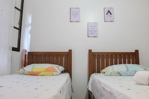 3 bedrooms, iron/ironing board, free WiFi, wheelchair access