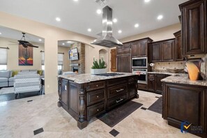 Fridge, microwave, oven, stovetop - MIllion $ Desert Dream + Heated Spa & Pool with Waterslide+SportsCourt+Pickelball+Putting Green (Scottsdale)
