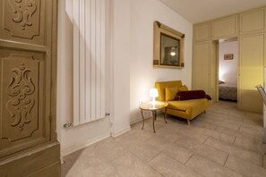 1 slaapkamer, een strijkplank/strijkijzer, wifi, beddengoed