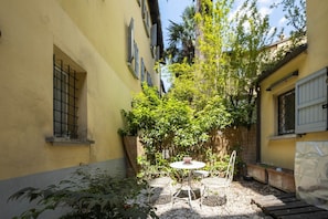 Outdoor dining - GetTheKey S. Stefano Apartment (Bologna)