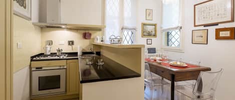 Refrigerador, horno, placa de cocina, lavavajillas