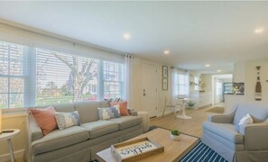 Smart-TV, Kamin, Tischfußball