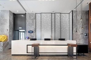 Lobby - Hampton Apartments by Hilton Shenzhen Futian Mangrove Park (Shenzhen)