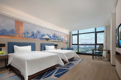 Hampton BY Hilton Qionghai Railway