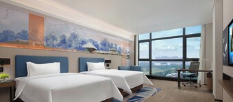 Hampton BY Hilton Qionghai Railway