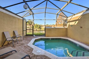 Outdoor pool, a heated pool - Beautiful lakeview townhouse near Disney  (Kissimmee)