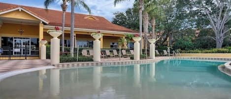 Piscina externa, piscina aquecida