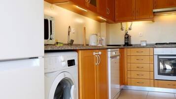 Refrigerador, microondas, horno y lavavajillas