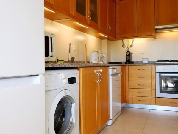 Fridge, microwave, oven, dishwasher
