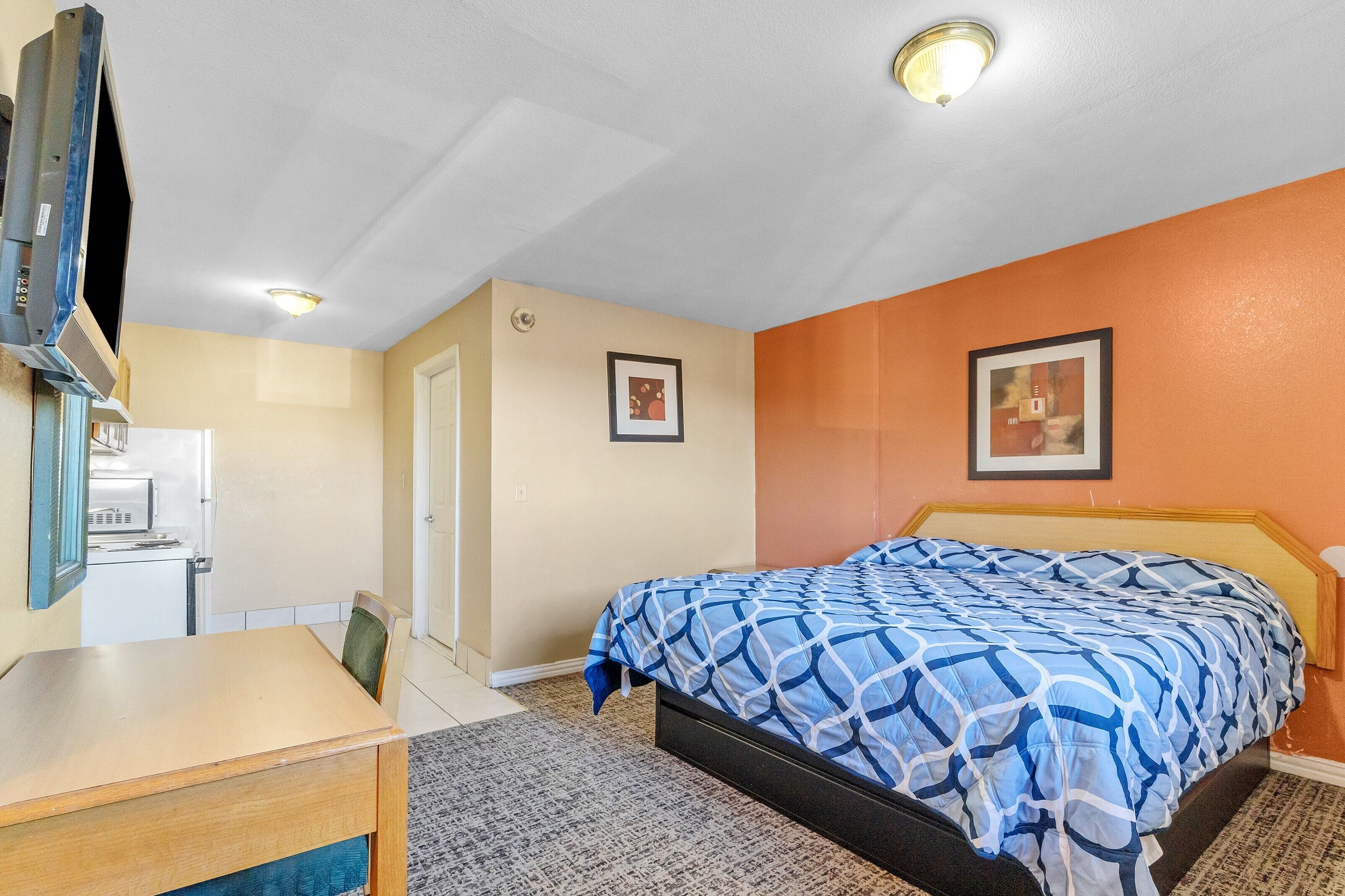 غرفة - سرير ملكي - تجهيزات لذوي الاحتياجات الخاصة - لغير المدخنين | خزنة داخل الغرفة وواي فاي مجانًا وملاءات أسرّة