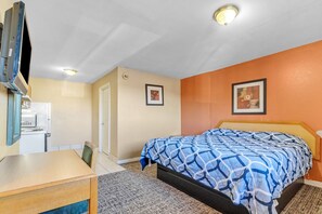 Kamer, 1 kingsize bed, toegankelijk voor mindervaliden, niet-roken | Een kluis op de kamer, gratis wifi, beddengoed