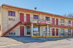 Exterior - Relax Motel Grand Prairie Dallas I 30 (Grand Prairie)