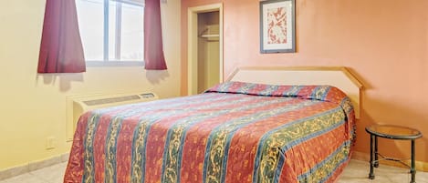 Habitación, 1 cama King size, para no fumadores | Caja de seguridad en la habitación, wifi gratis y ropa de cama