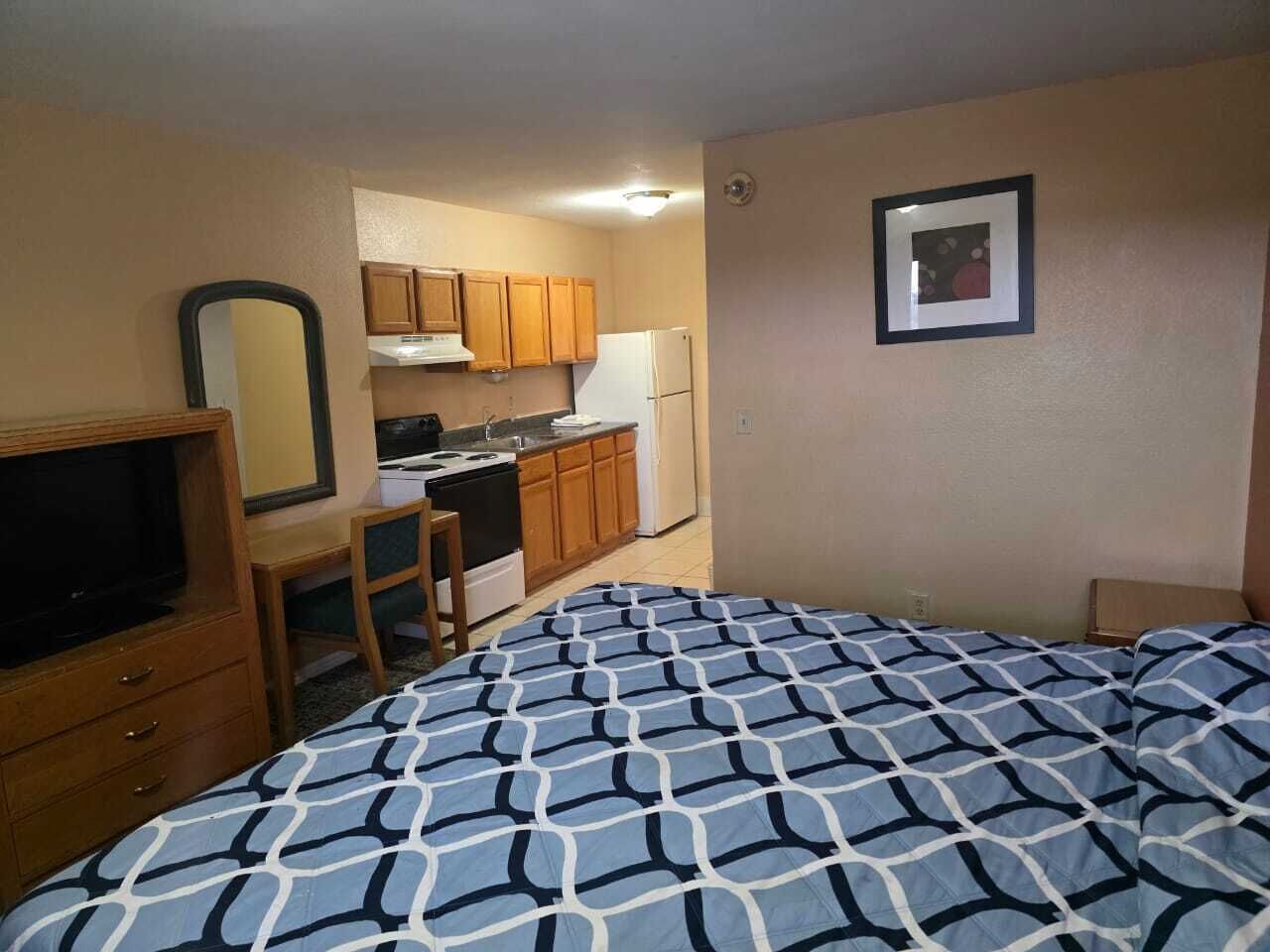 客房, 1 张特大床, 无障碍, 无烟房 | 客房内保险箱、免费 WiFi、床单