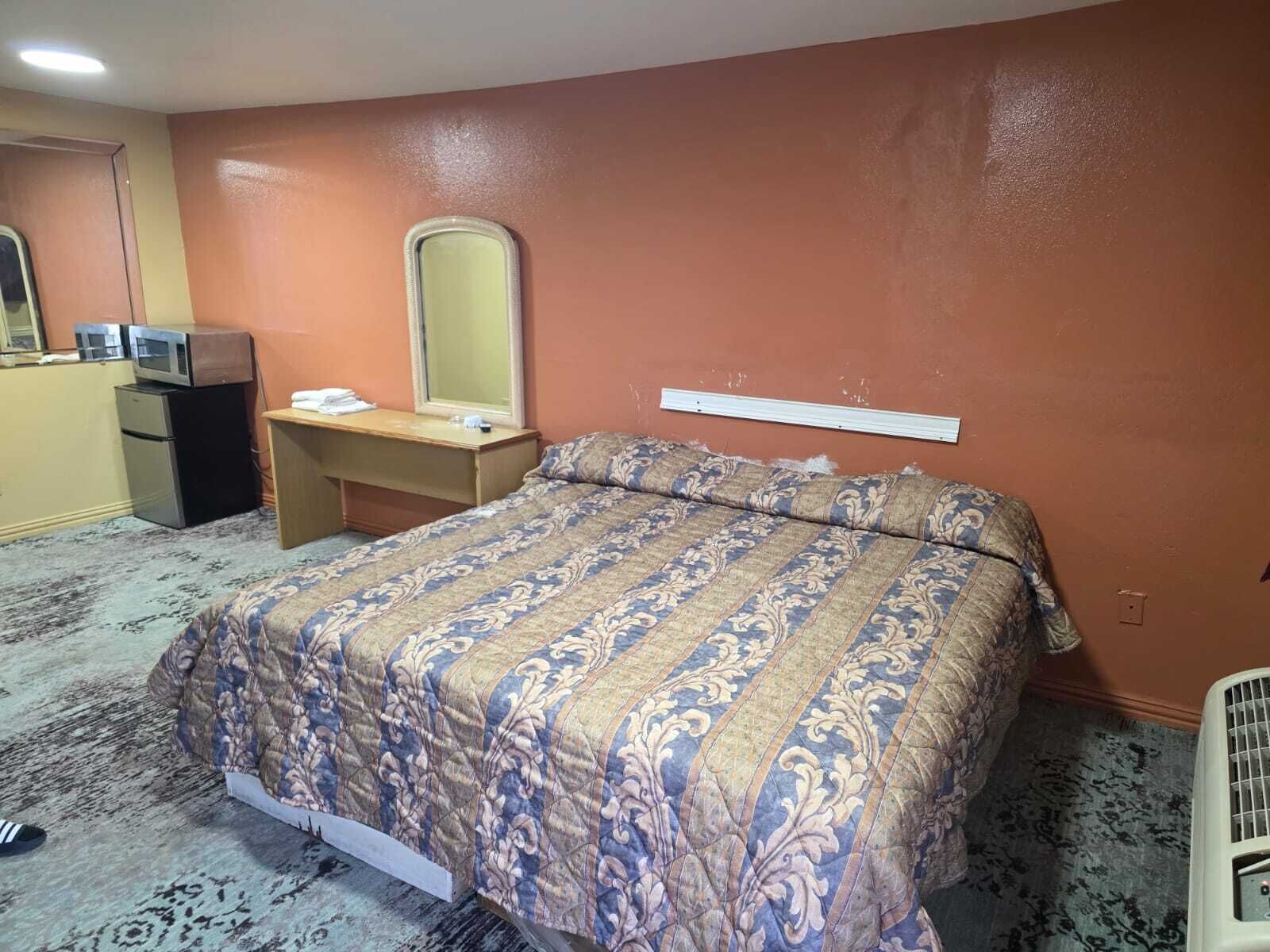 Habitación, 1 cama King size, para no fumadores | Caja de seguridad en la habitación, wifi gratis y ropa de cama 